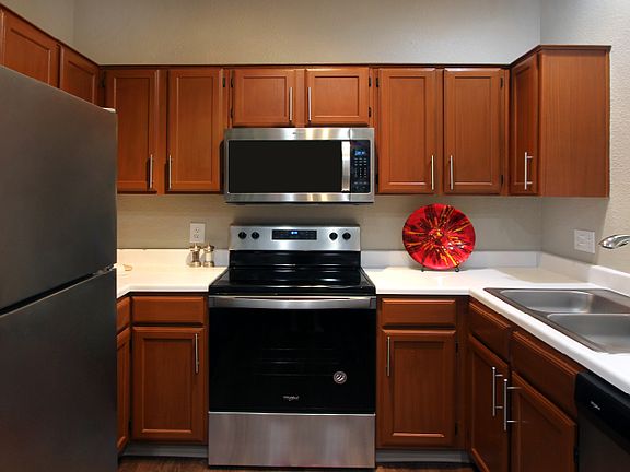 3rd image of 7201 Pioneers Blvd #423
