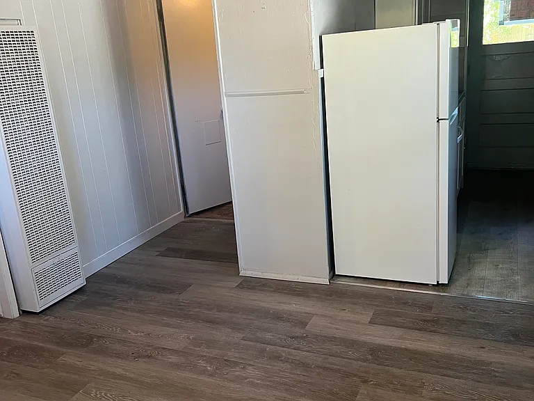 915 E 2nd St #1 — Photo 9