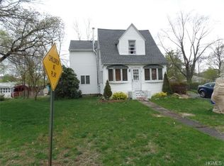 14 Oak St, Greenwood Lake, NY 10925