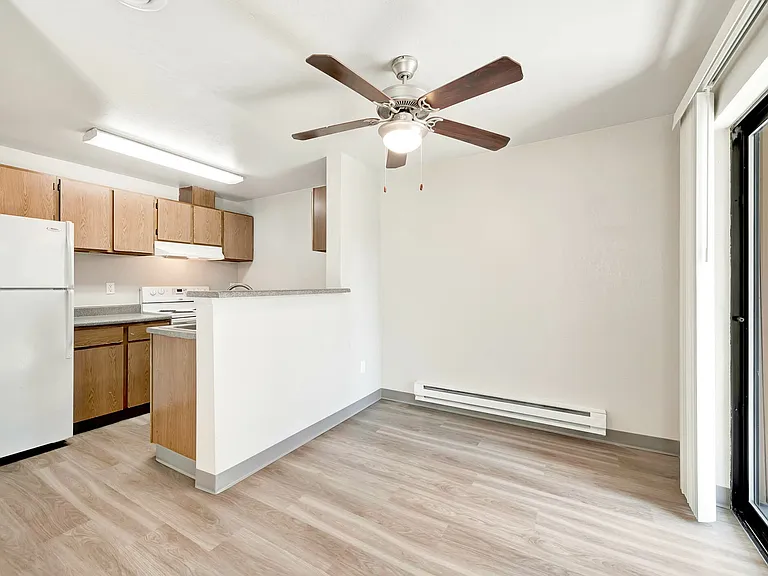 Kitchen & Dining
