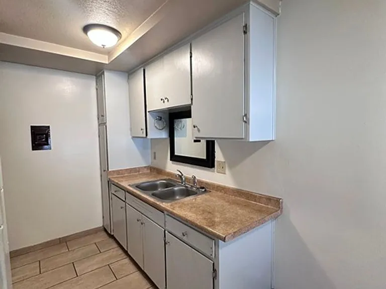 2544 Union St — Photo 4