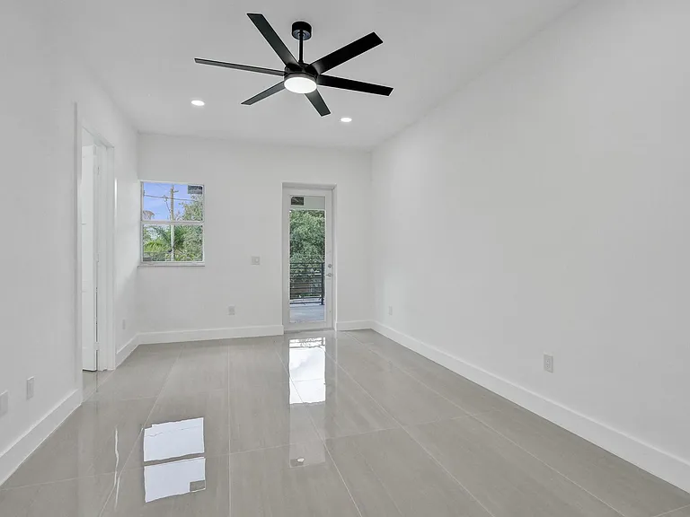 1213 W Las Olas Blvd — Photo 13