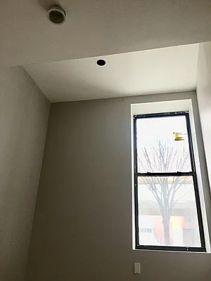 Rented by Manhattan Management LLC | media 26