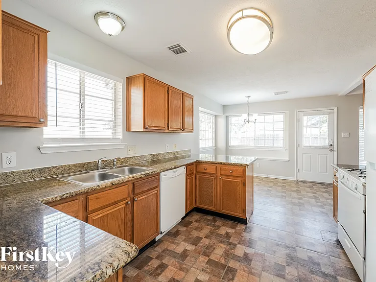 22542 Guston Hall Ln — Photo 7