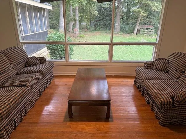 3 bed, 1.5 bath, 1290 sqft, $1,575 — Photo 2