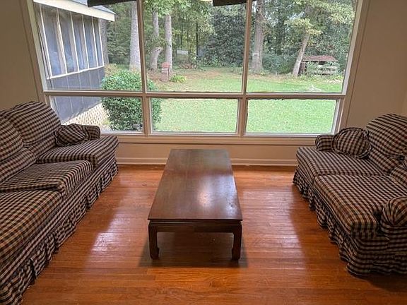 2nd image of 920 S Stone Mountain Lithonia Rd