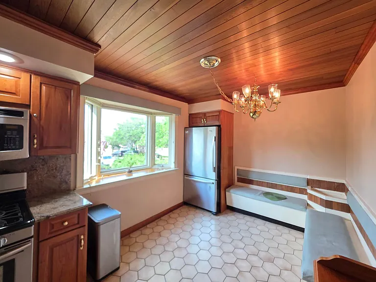5 Wirt Ave — Photo 3