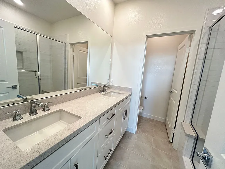 11753 Florence Ave — Photo 19