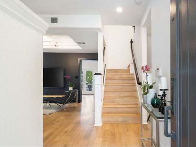 (Undisclosed Address), Valley Village, CA, 91607