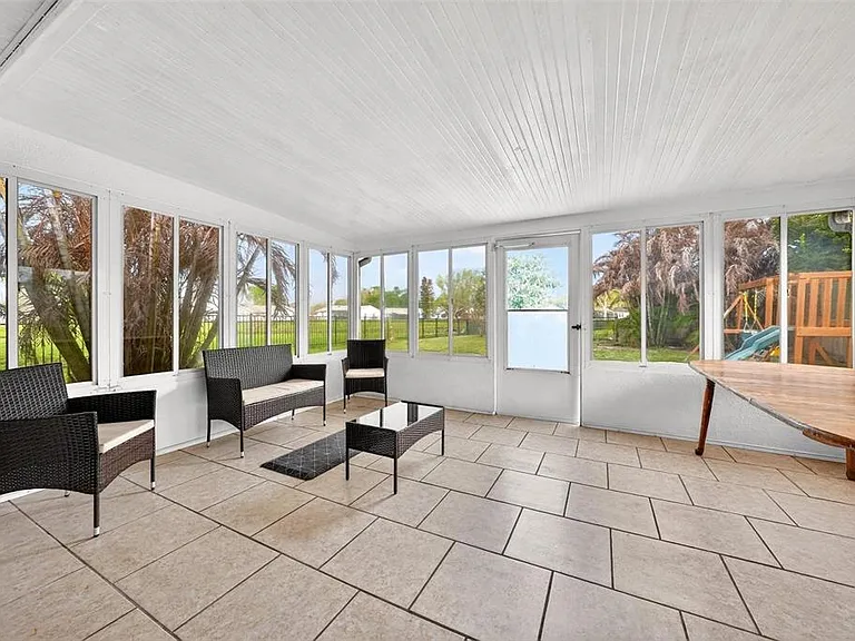 5107 Deer Creek Dr — Photo 2