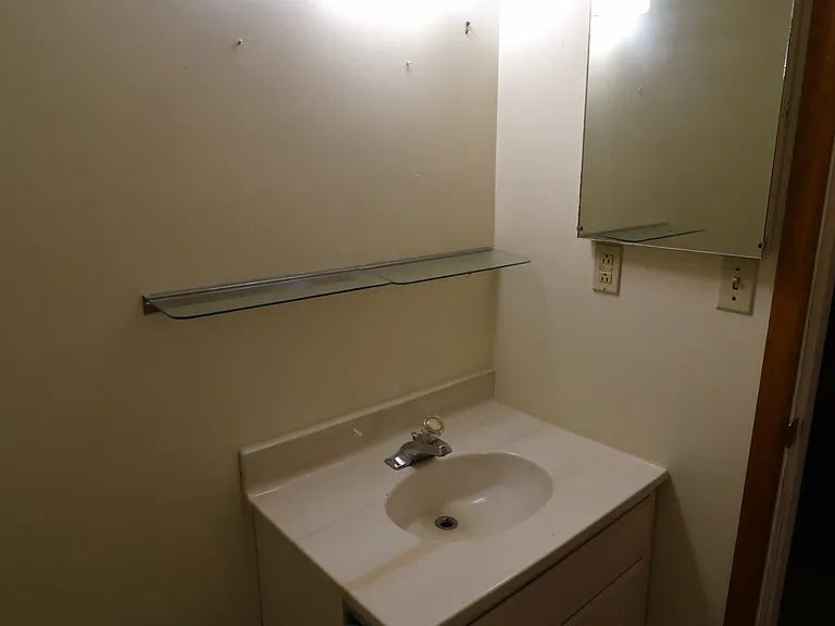 1601 W College St #2 — Photo 5