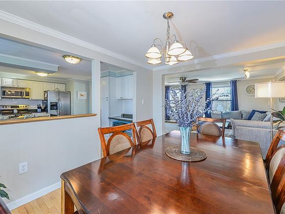 3rd image of 81 Amesbury Cir