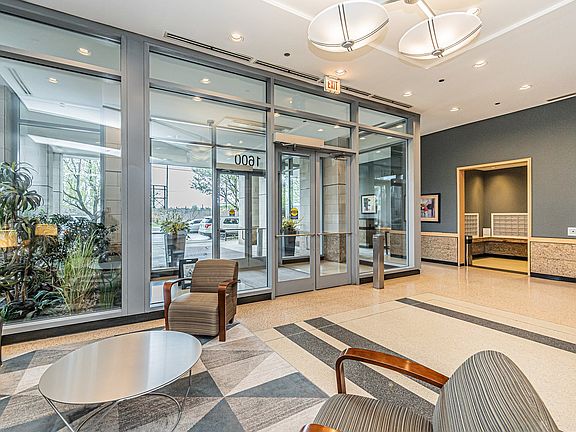 5th image of 1600 S Prairie Ave #1006