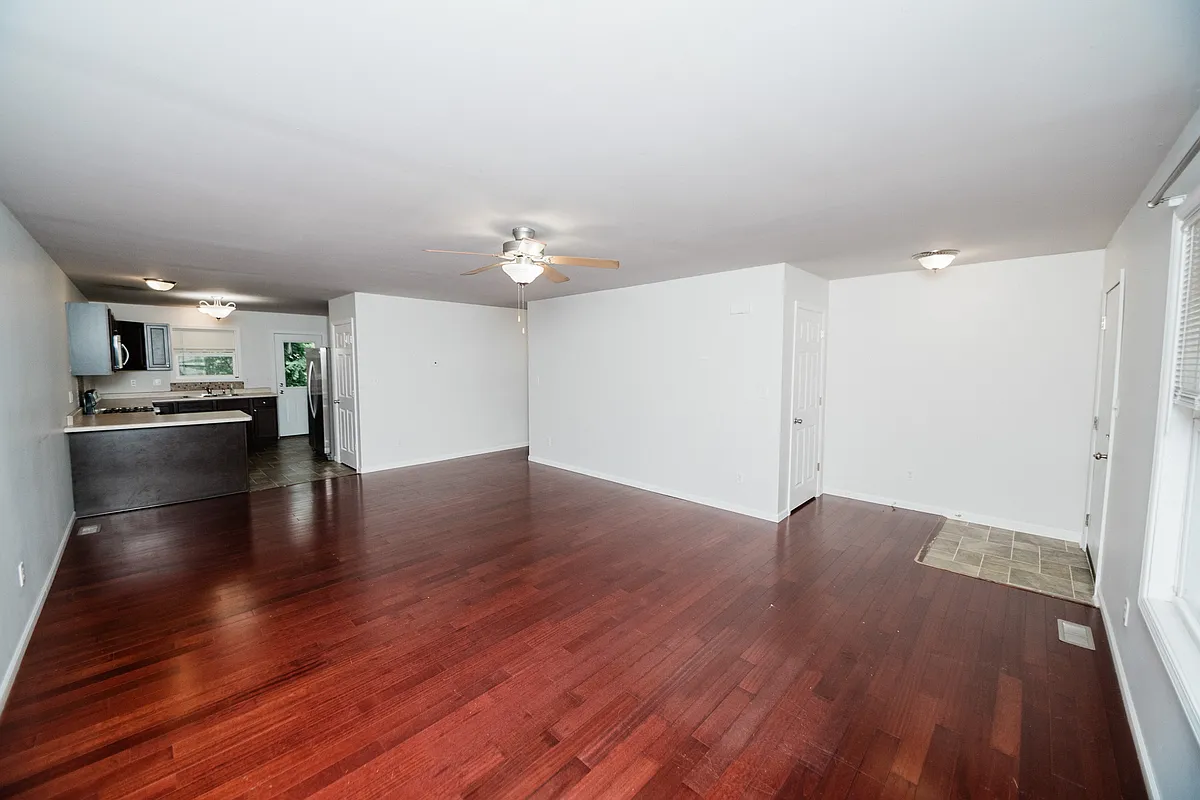 Building Photo - 397 Plymouth Rd #B