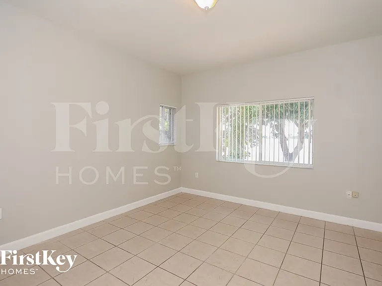 14200 SW 132nd Ave — Photo 5