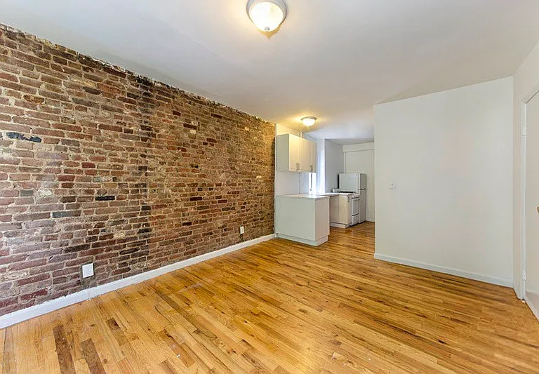 412 E 9th St #4 — Photo 2