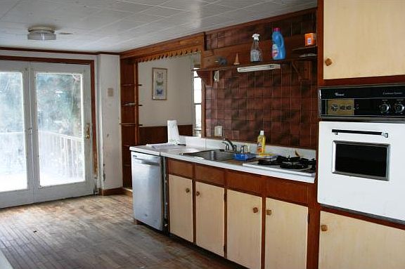 3rd image of 1881 Dryden Rd