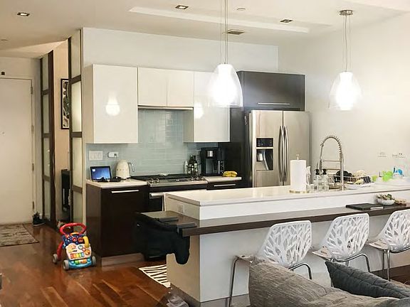 4th image of 2-17 51st Ave #317