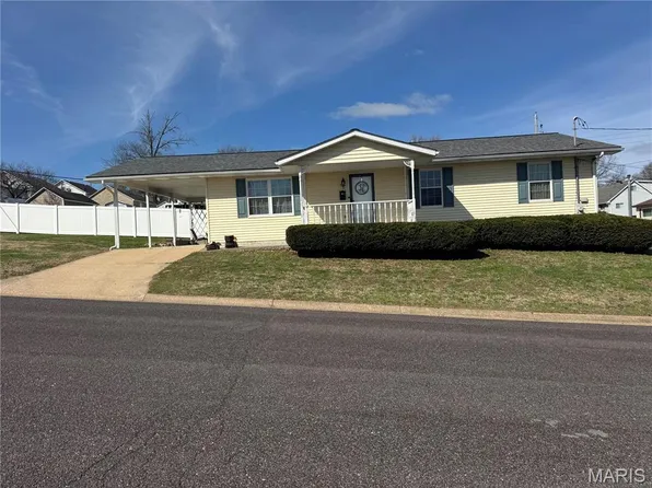 701 Nora St, Washington, MO 63090