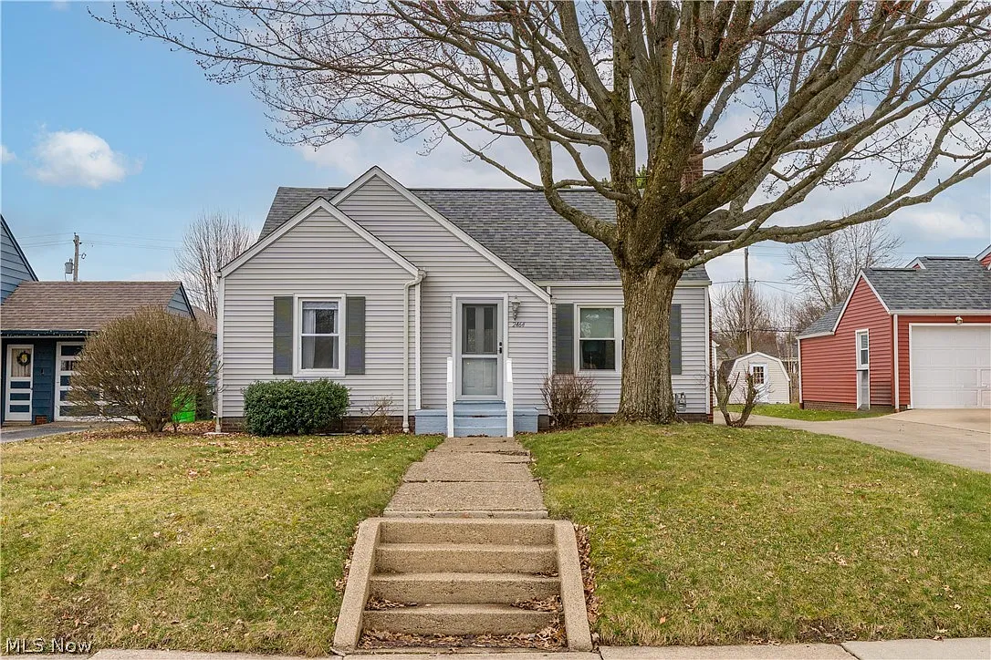 2464 S Freedom Ave photo 1