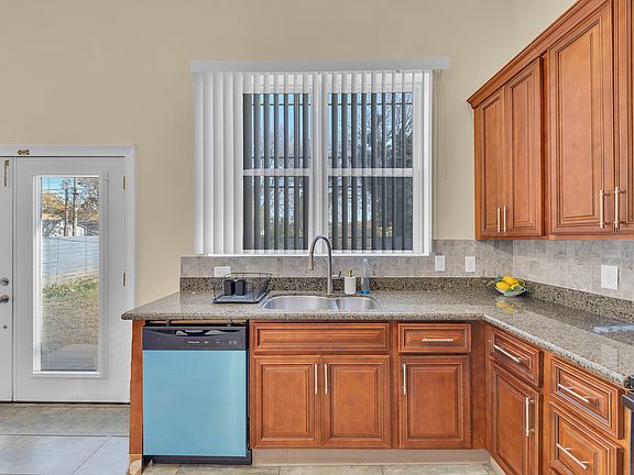 3rd image of 2818 Linden Ave #C