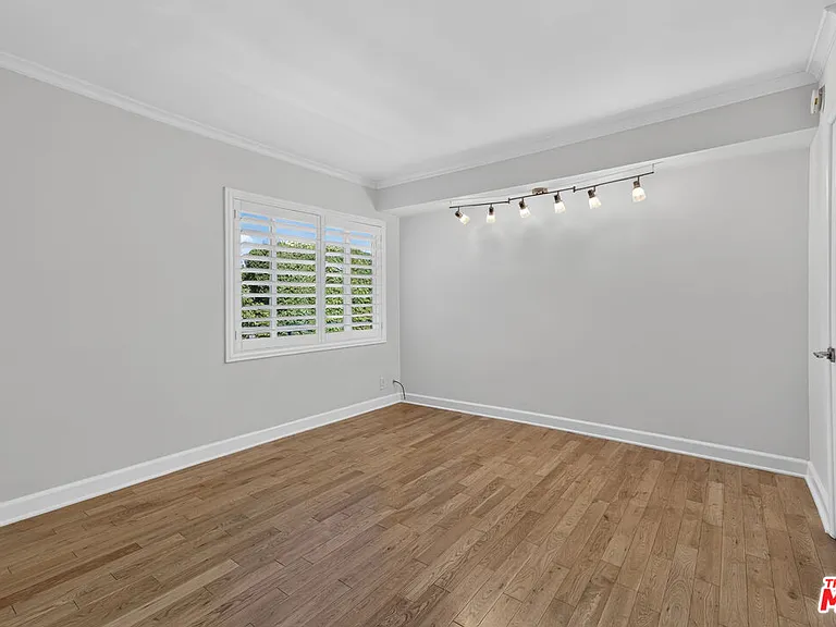1301 N Flores St #4 — Photo 21
