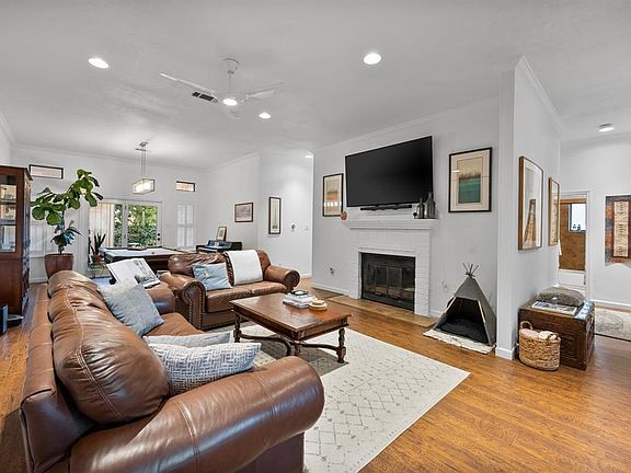 4th image of 810 Glen Abbey Dr
