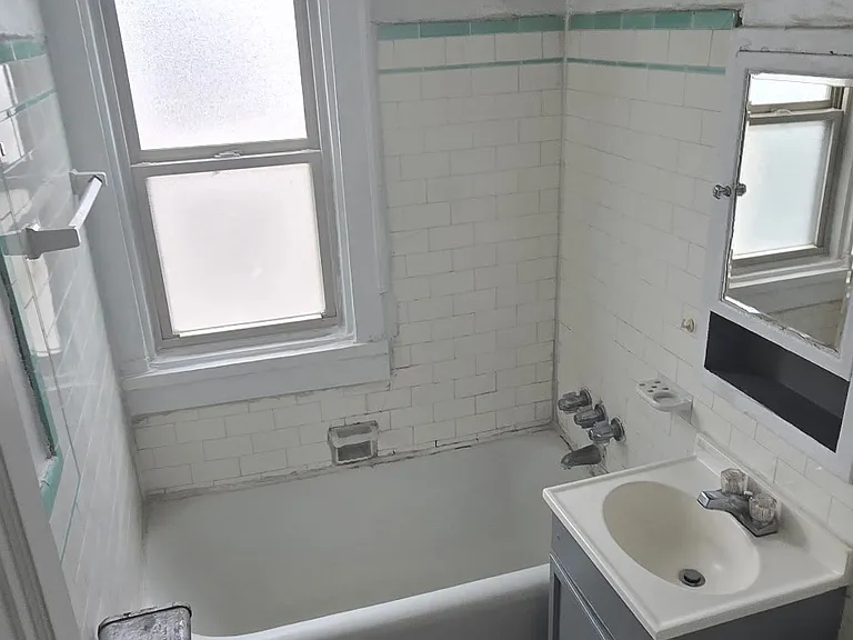 12206 Clifton Blvd #23 — Photo 5