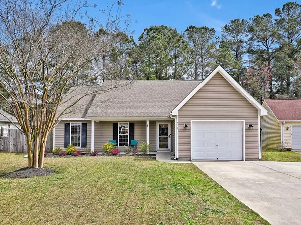 718 Oak Branches Close SE, Leland, NC 28451