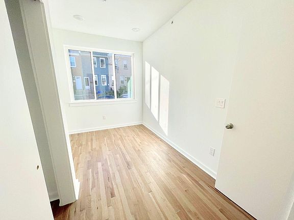 4th image of 2153 N Franklin St #E1