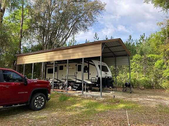 Truck/camper don’t convey.