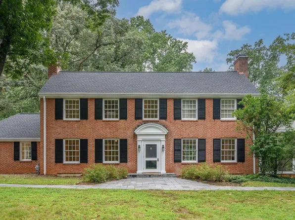 2028 Barracks Rd, Charlottesville, VA 22903