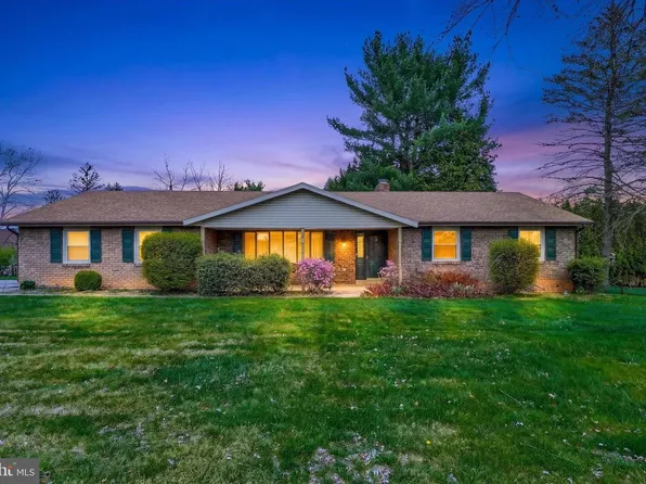 5 Marlborough Dr, York, PA 17403