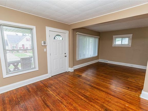 4th image of 5110 Behrwald Ave