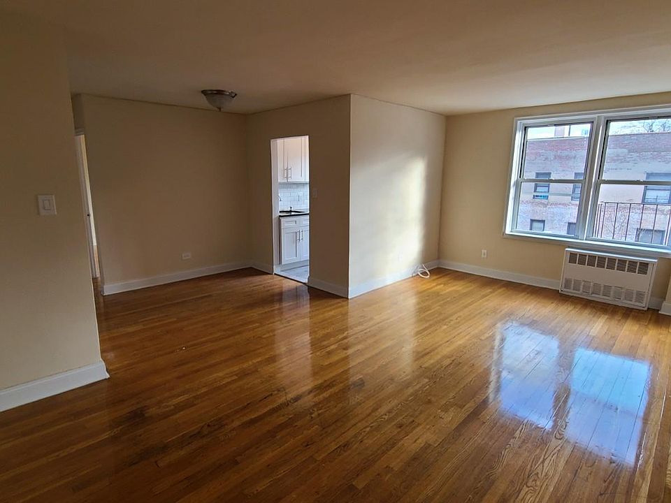 1st image of 3625 Parsons Blvd #4EE