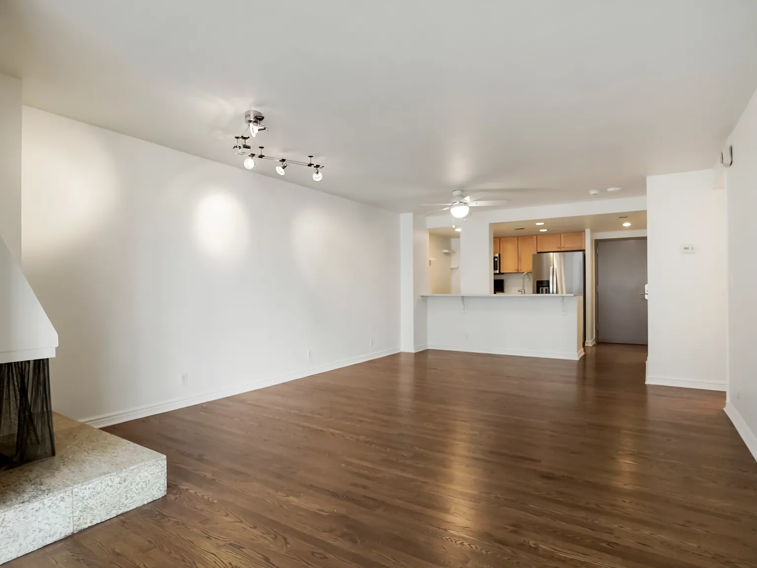 2 bed, 987 sqft, $2,600 — Photo 2