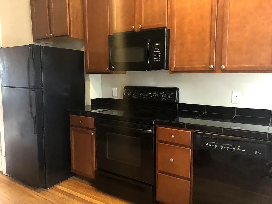 3 bed, 1600 sqft, $2,750 — Photo 4