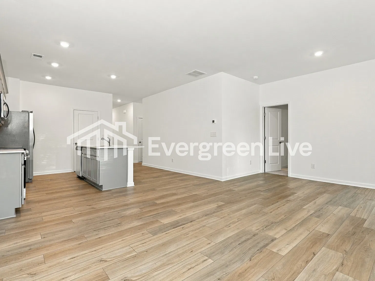 3 bed, 2.0 bath, 1274 sqft, $1,945 — Photo 4