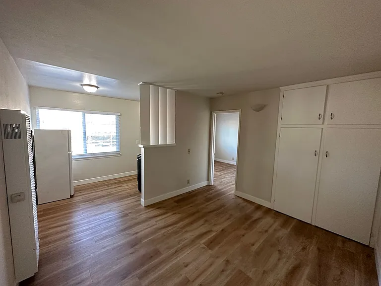 880 Park Dr — Photo 6