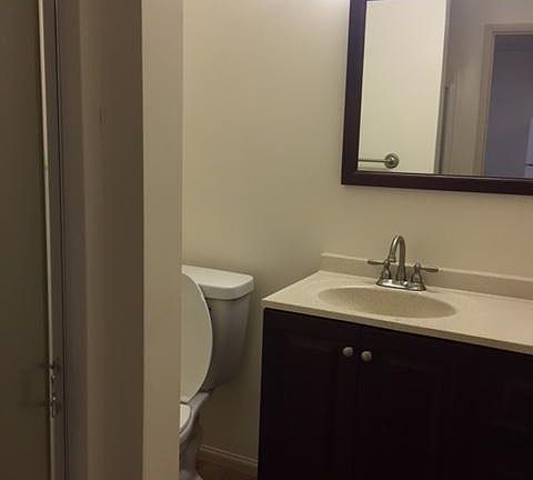 5th image of 562 Valley Dr #1