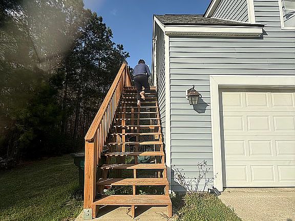 4th image of 608 College Park Cir