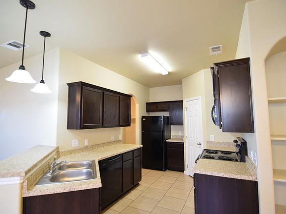5th image of 4401 Cambridge Dr #A