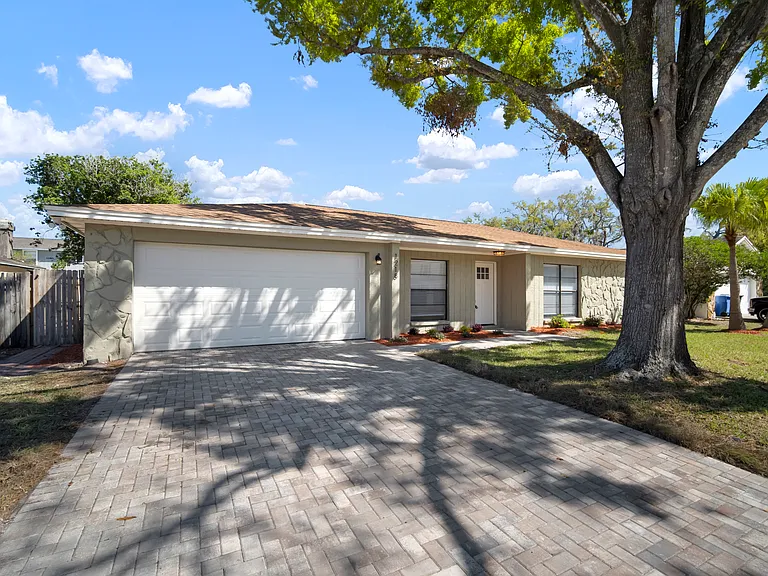 1218 Lornewood Dr — Photo 1