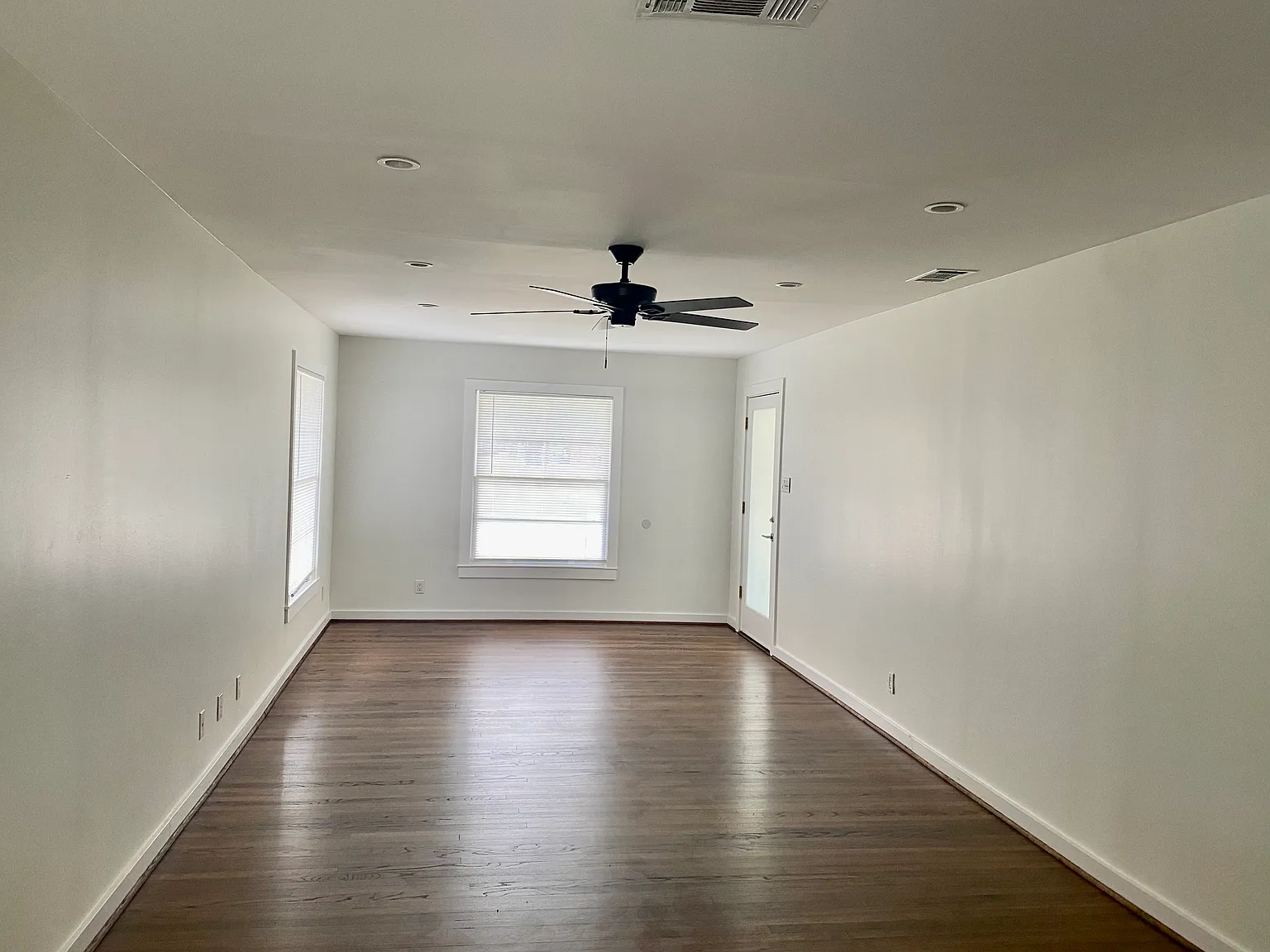 3 bed, 1300 sqft, $2,450 — Photo 3