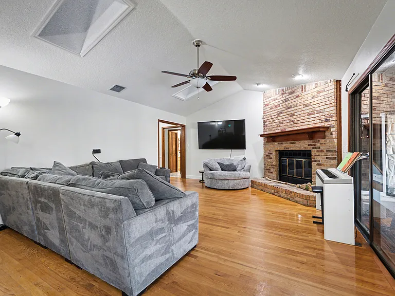 523 Princewood Dr — Photo 12