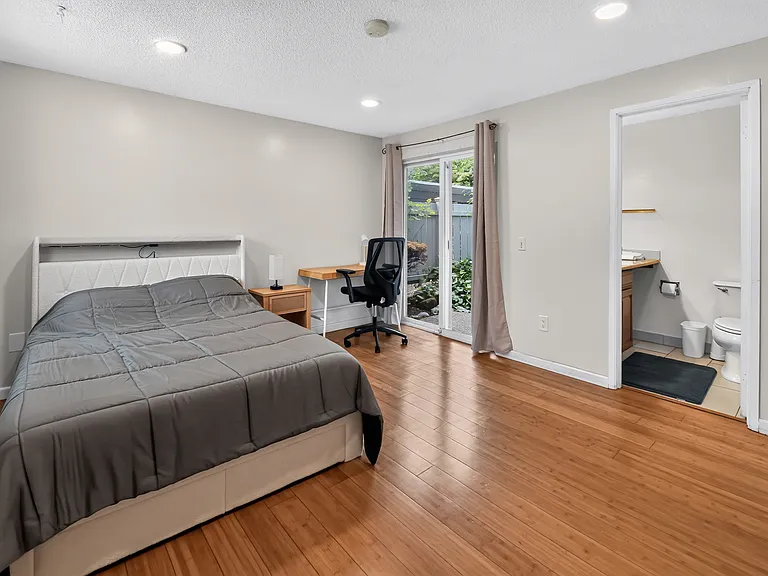 14120 NE 7th Pl #3 — Photo 7
