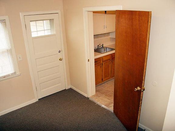 3rd image of 425 24th Ave N #2
