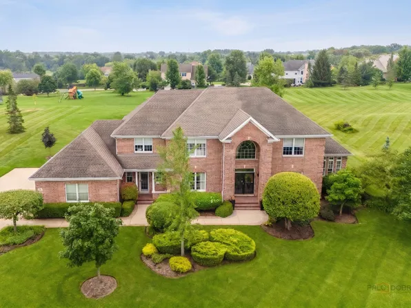 5 Hawthorn Grove Cir, Hawthorn Woods, IL 60047