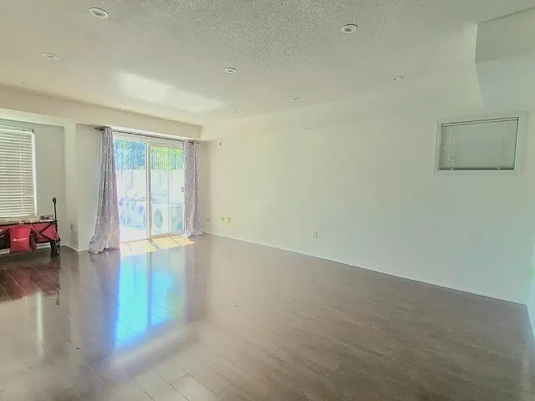 35 Hays Blvd #6 — Photo 3
