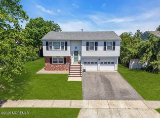 22 Orchard Ct, Howell, NJ 07731